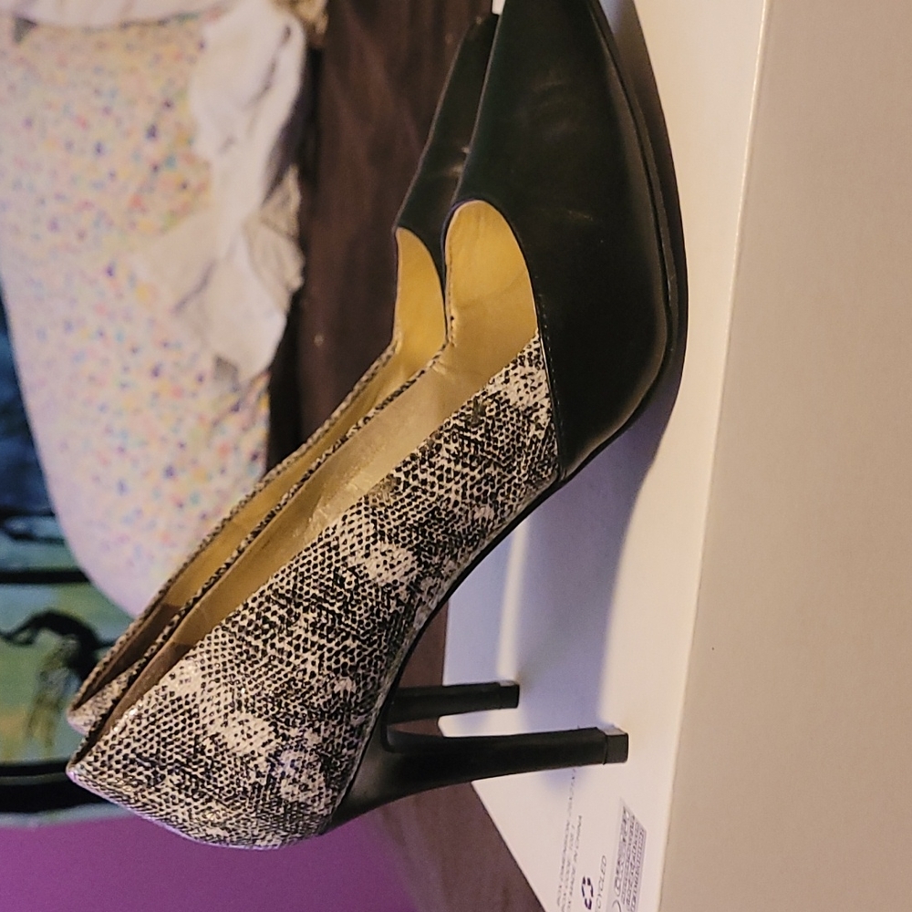 Snakeskin and black heels